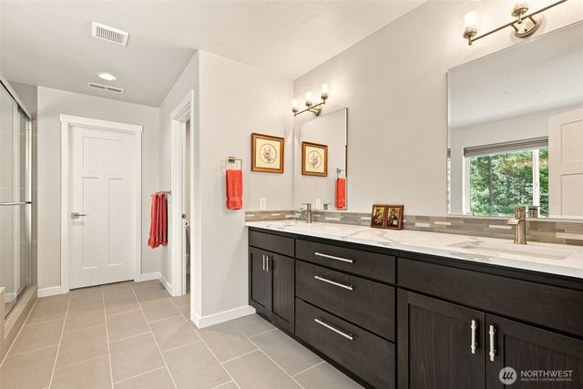 4212 Caddyshack Drive NE, Lacey, WA 98516