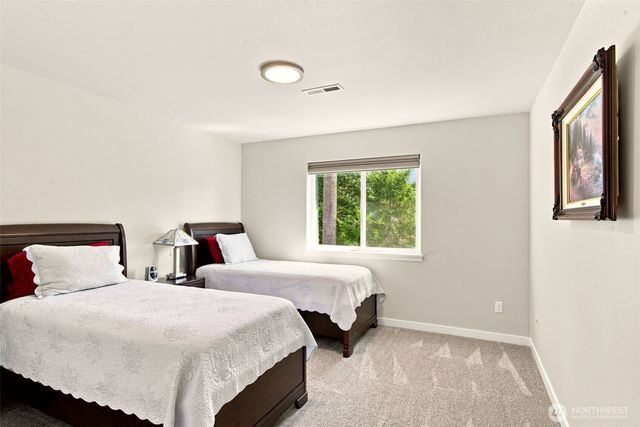 4212 Caddyshack Drive NE, Lacey, WA 98516