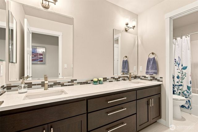 4212 Caddyshack Drive NE, Lacey, WA 98516