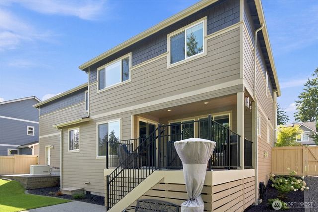 4212 Caddyshack Drive NE, Lacey, WA 98516