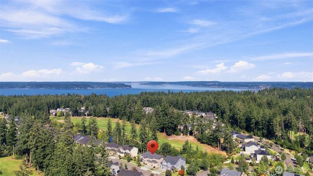 4212 Caddyshack Drive NE, Lacey, WA 98516