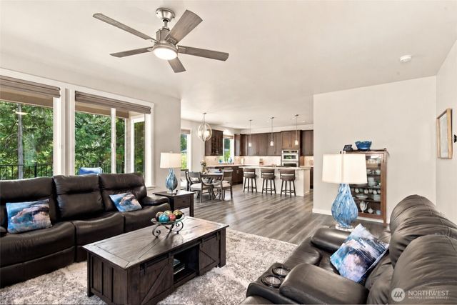 4212 Caddyshack Drive NE, Lacey, WA 98516