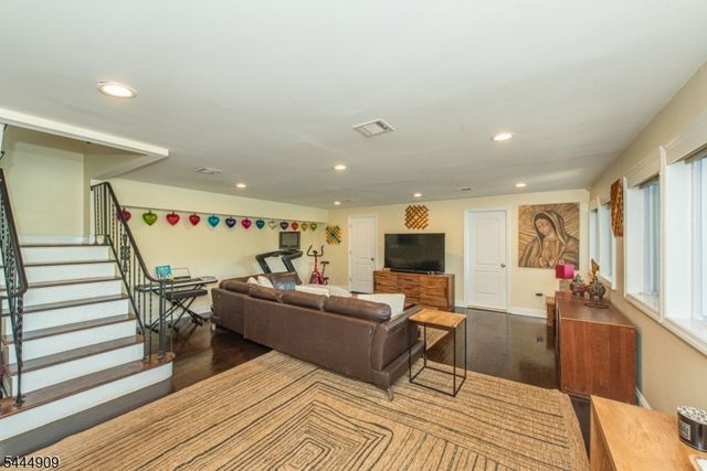 146 Lakewood Dr, Denville Twp., NJ 07046