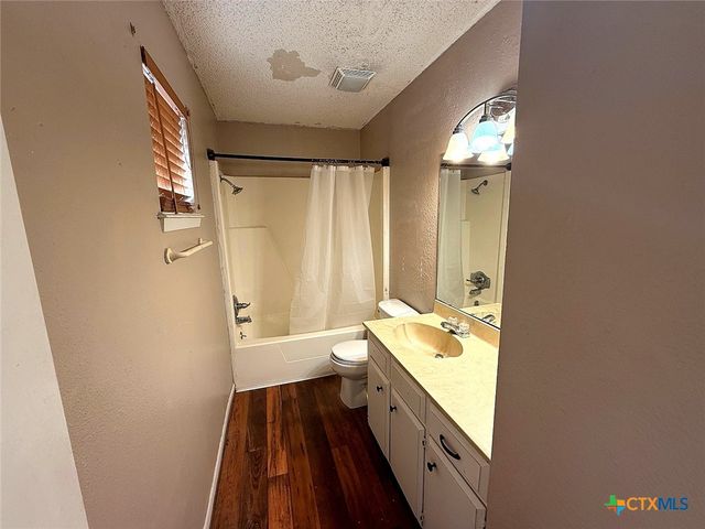 1420 Avalon Street, Port Lavaca, TX 77979