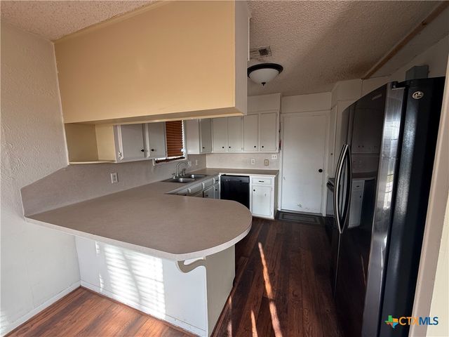 1420 Avalon Street, Port Lavaca, TX 77979