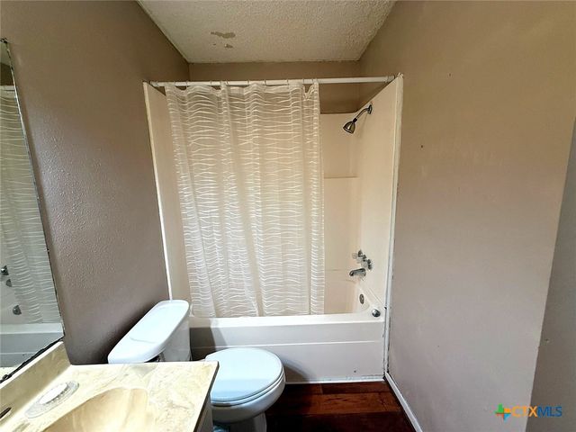 1420 Avalon Street, Port Lavaca, TX 77979