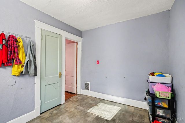 5011 W High Street, Cincinnati, OH 45238
