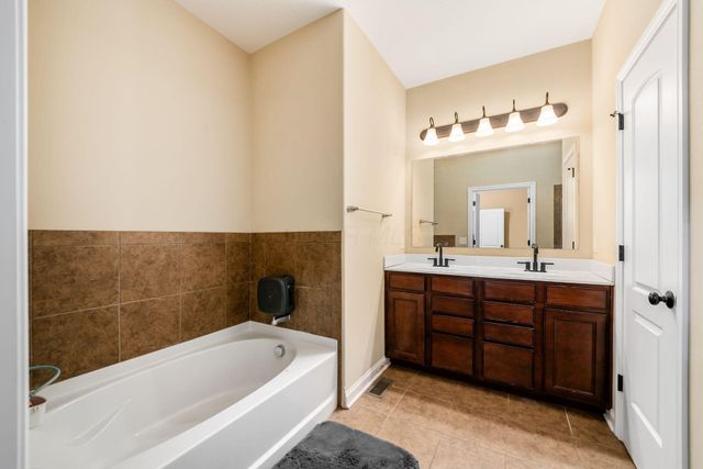 3219 Sitka Spruce Drive, Grove City, OH 43123
