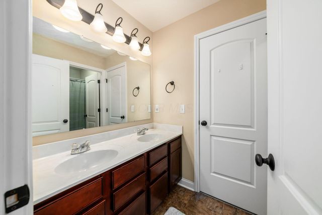 3219 Sitka Spruce Drive, Grove City, OH 43123