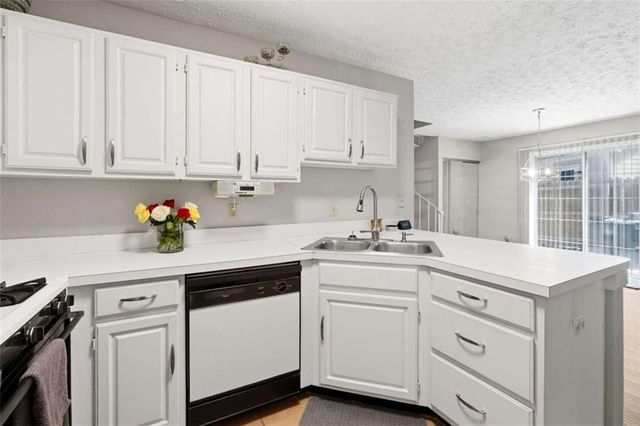 2602 Laurel Lane, Kennesaw, GA 30152