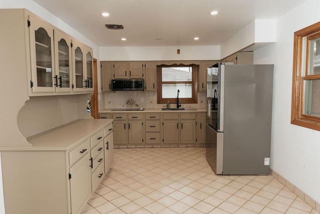 2107 28th STREET, Kenosha, WI 53140