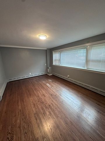 2918 W Marquette Road GARDEN, Chicago, IL 60629