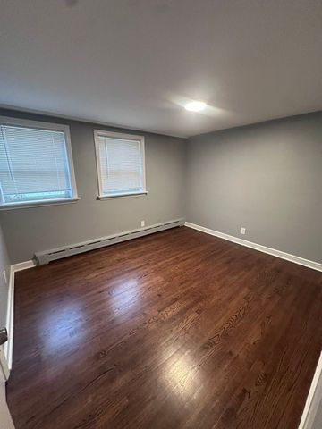 2918 W Marquette Road GARDEN, Chicago, IL 60629
