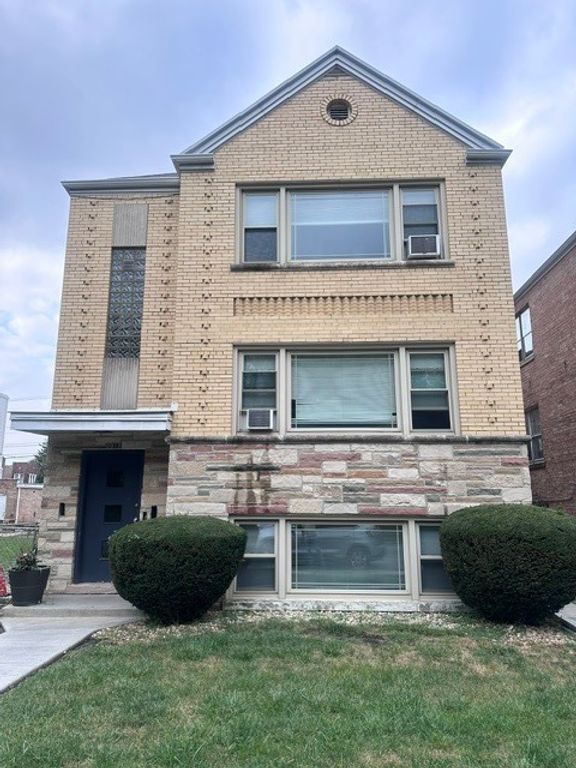 2918 W Marquette Road GARDEN, Chicago, IL 60629