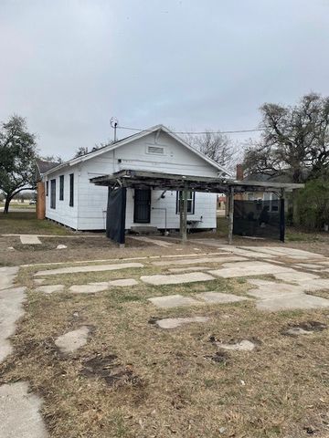 431 W King Ave, Kingsville, TX 78363