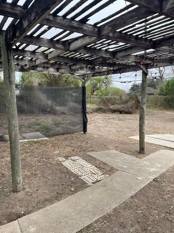 431 W King Ave, Kingsville, TX 78363