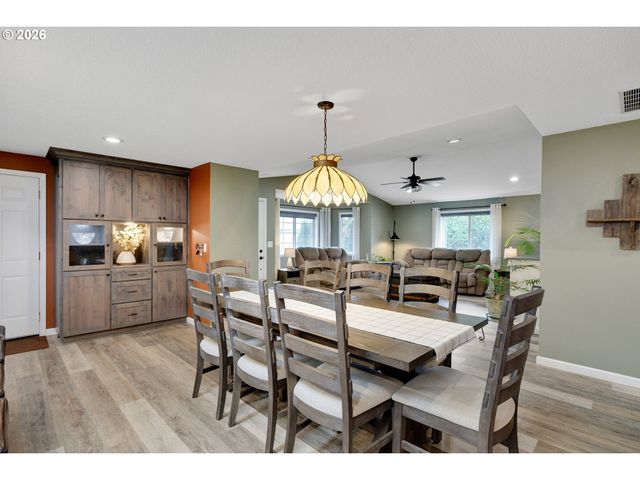 1057 S PINE St, Canby, OR 97013