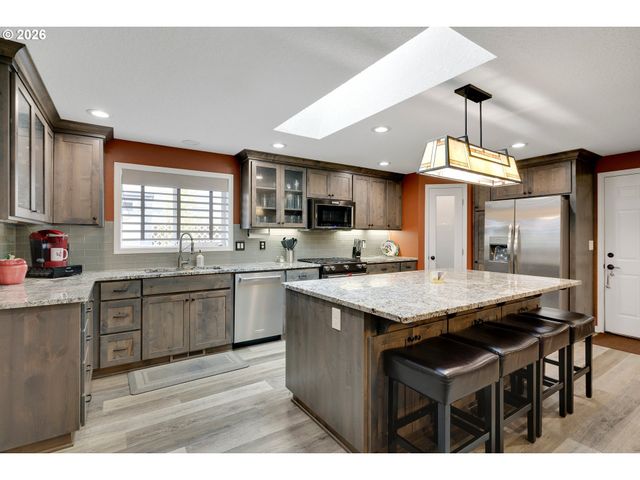 1057 S PINE St, Canby, OR 97013