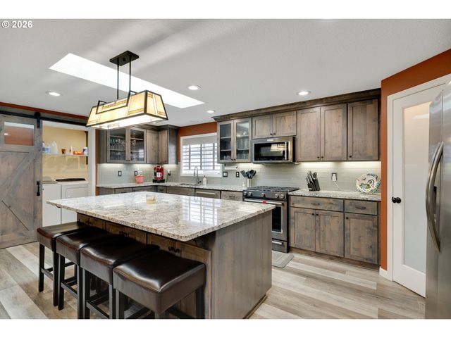 1057 S PINE St, Canby, OR 97013