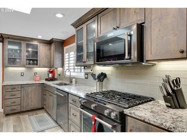 1057 S PINE St, Canby, OR 97013