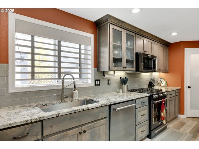 1057 S PINE St, Canby, OR 97013