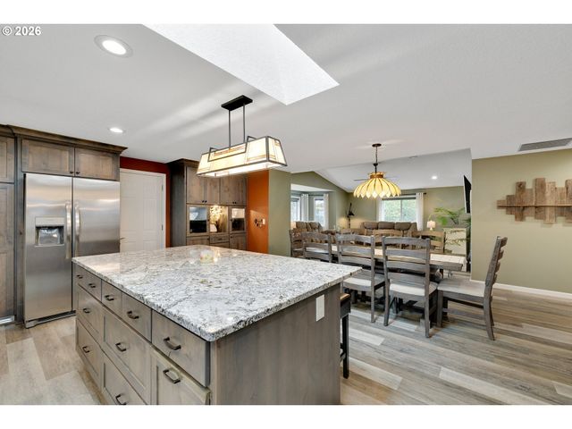 1057 S PINE St, Canby, OR 97013