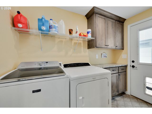 1057 S PINE St, Canby, OR 97013