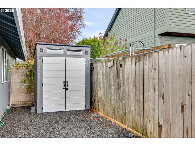 1057 S PINE St, Canby, OR 97013