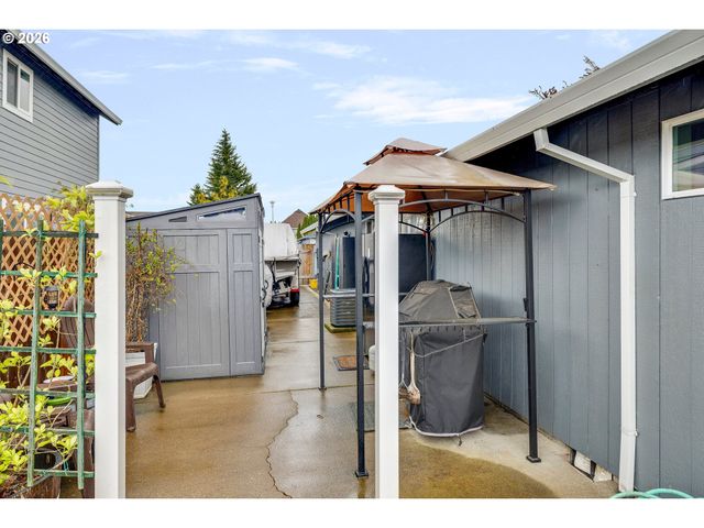 1057 S PINE St, Canby, OR 97013