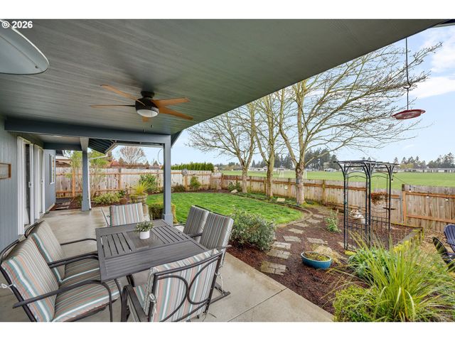 1057 S PINE St, Canby, OR 97013