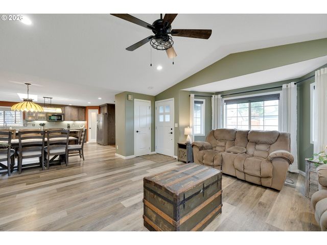 1057 S PINE St, Canby, OR 97013