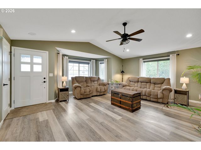 1057 S PINE St, Canby, OR 97013