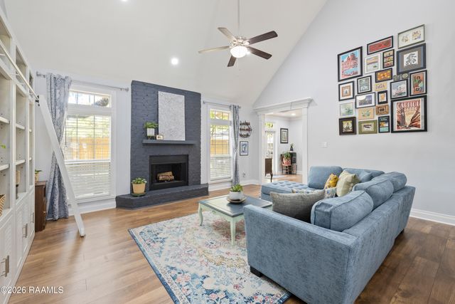 202 Trailwood Lane, Lafayette, LA 70508