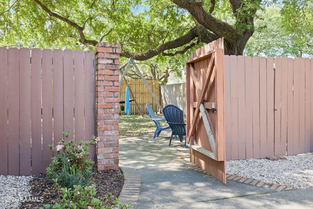 202 Trailwood Lane, Lafayette, LA 70508