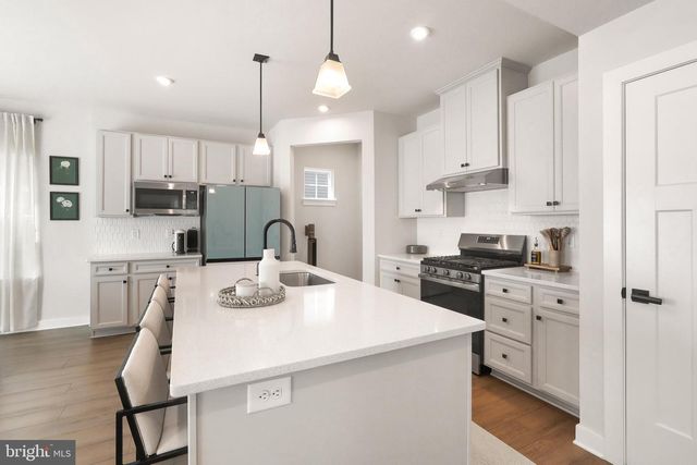 1174 WOODMONT LN, Catasauqua, PA 18032