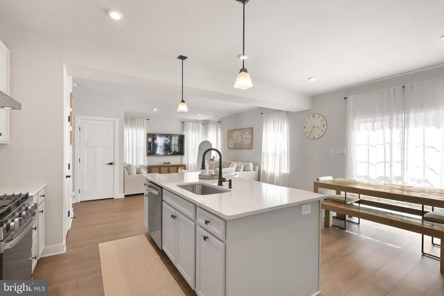 1174 WOODMONT LN, Catasauqua, PA 18032