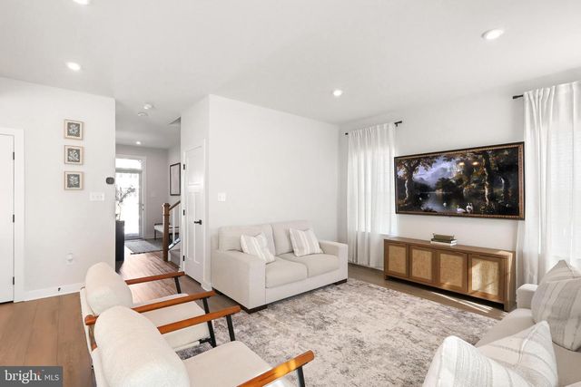 1174 WOODMONT LN, Catasauqua, PA 18032