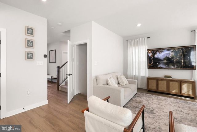 1174 WOODMONT LN, Catasauqua, PA 18032