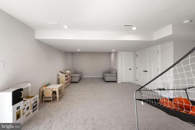 1174 WOODMONT LN, Catasauqua, PA 18032