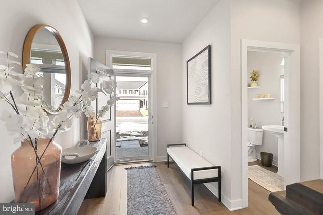 1174 WOODMONT LN, Catasauqua, PA 18032