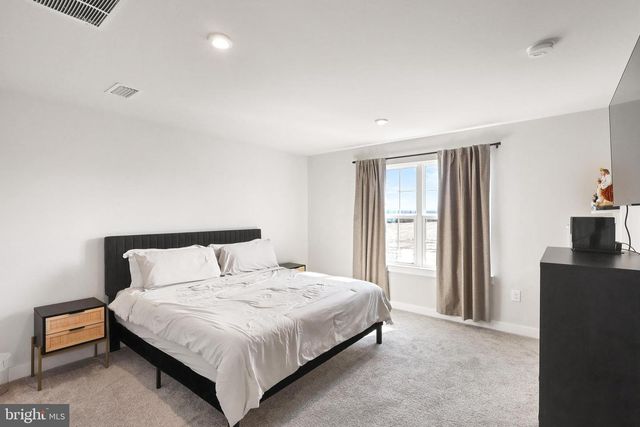 1174 WOODMONT LN, Catasauqua, PA 18032