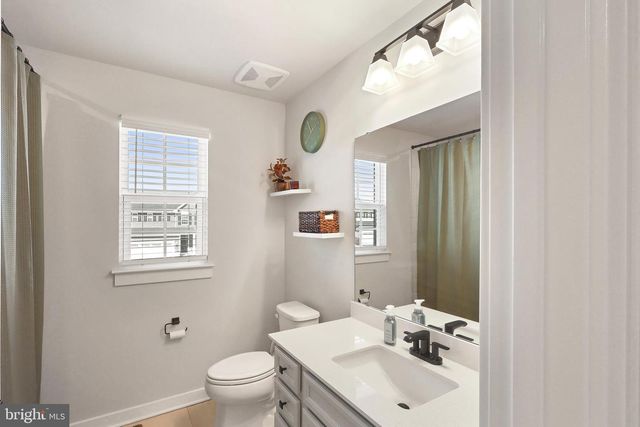 1174 WOODMONT LN, Catasauqua, PA 18032