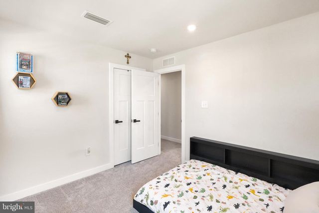 1174 WOODMONT LN, Catasauqua, PA 18032