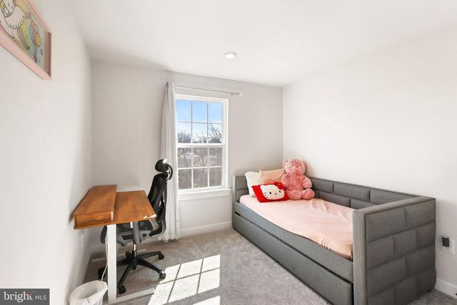 1174 WOODMONT LN, Catasauqua, PA 18032