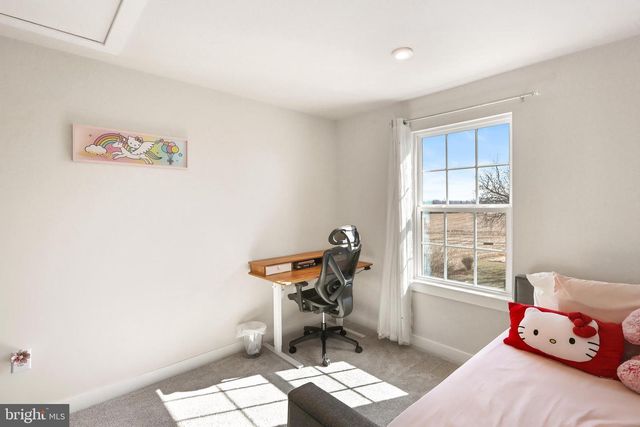 1174 WOODMONT LN, Catasauqua, PA 18032