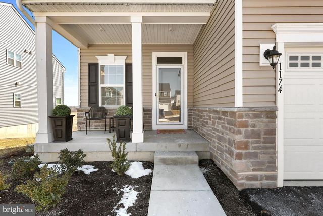 1174 WOODMONT LN, Catasauqua, PA 18032