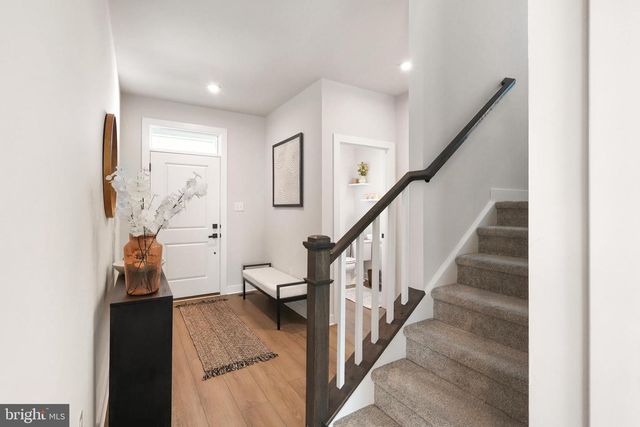 1174 WOODMONT LN, Catasauqua, PA 18032