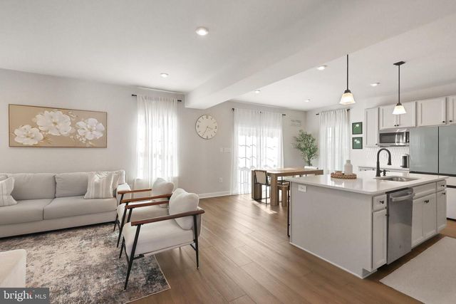 1174 WOODMONT LN, Catasauqua, PA 18032