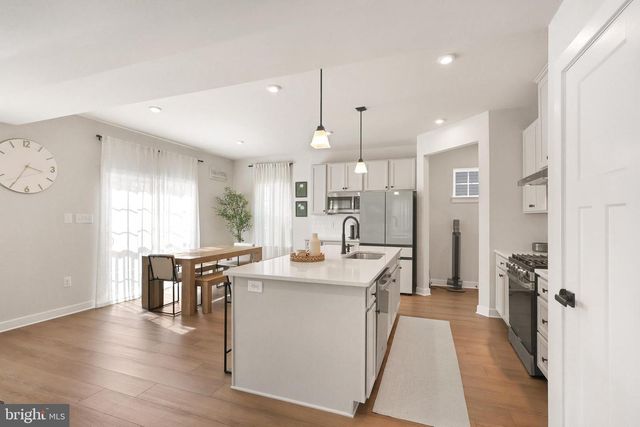 1174 WOODMONT LN, Catasauqua, PA 18032