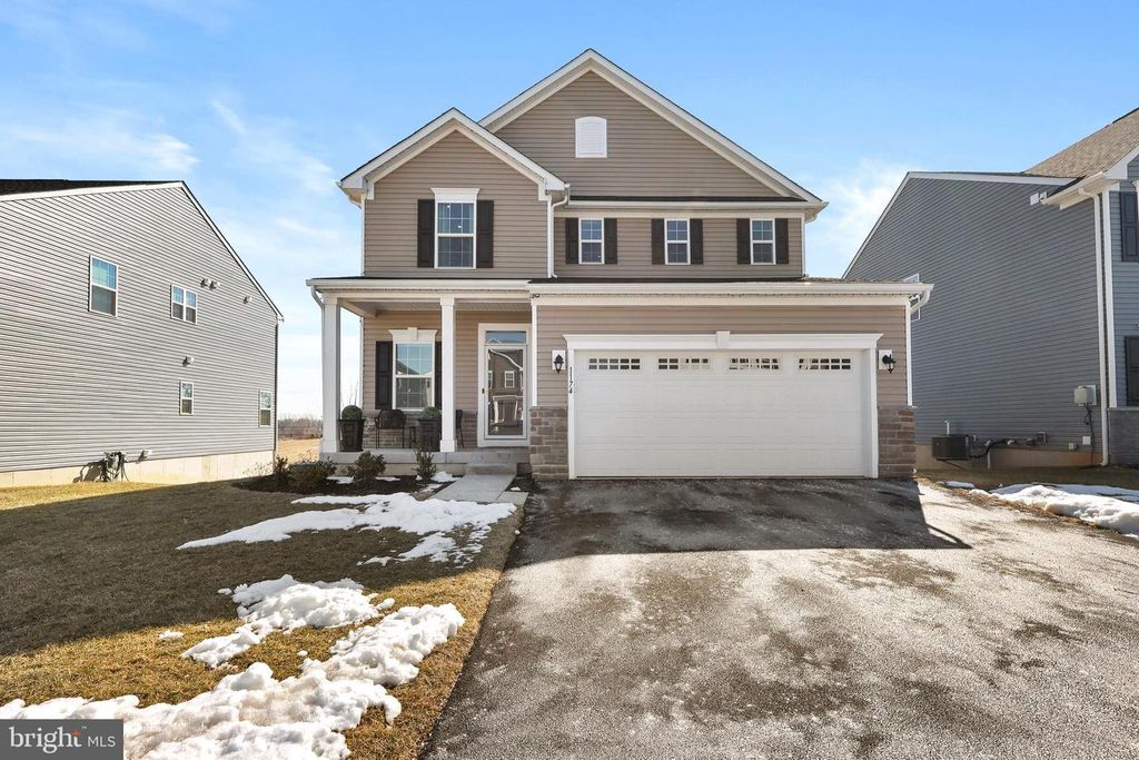 1174 WOODMONT LN, Catasauqua, PA 18032